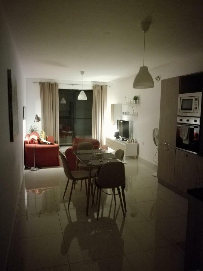 No8 @ Seabreeze Court Appartement Mellieħa Buitenkant foto