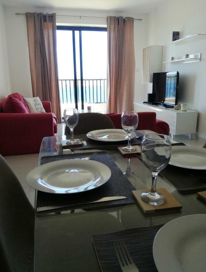 No8 @ Seabreeze Court Appartement Mellieħa Buitenkant foto
