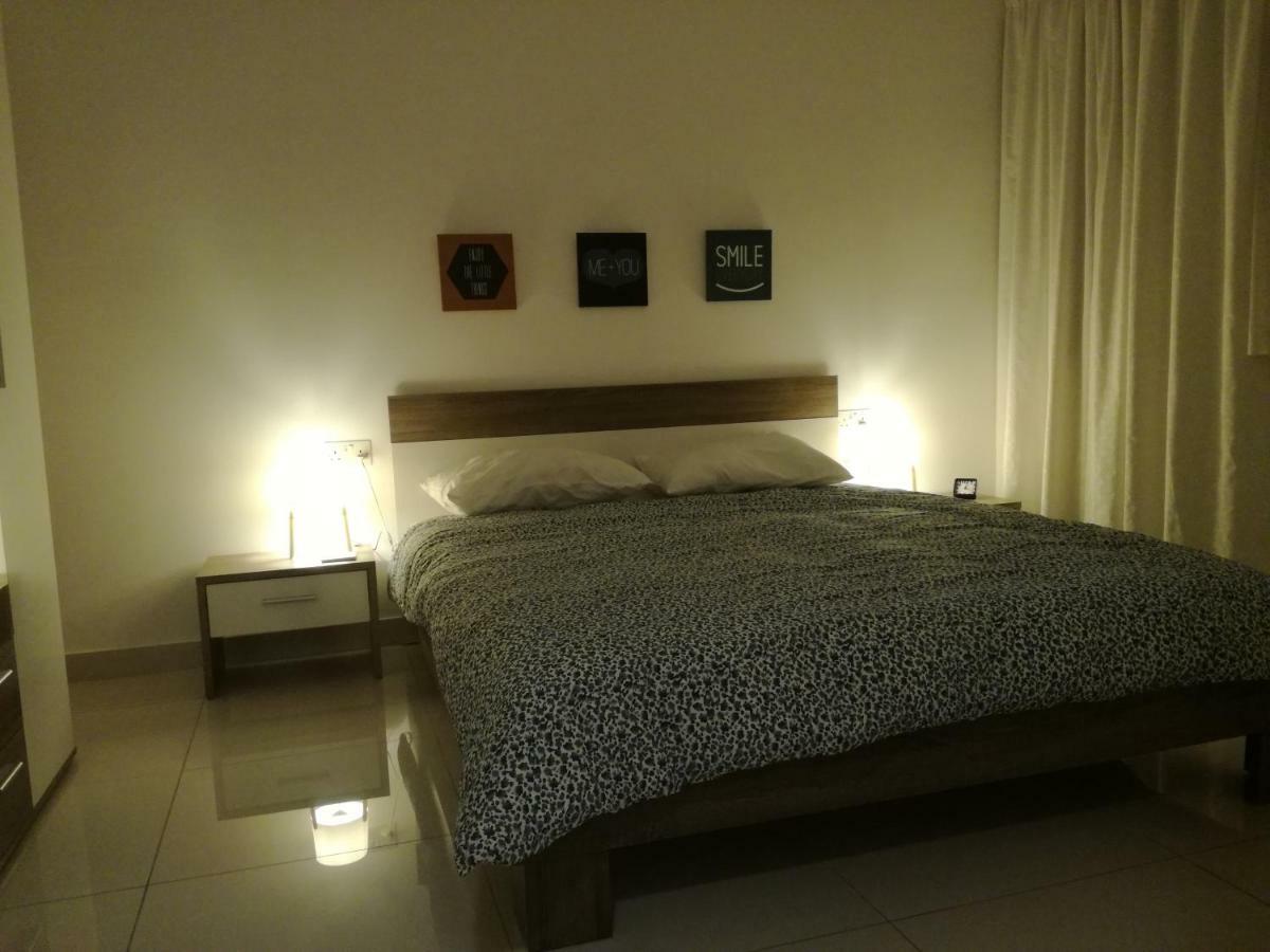 No8 @ Seabreeze Court Appartement Mellieħa Buitenkant foto