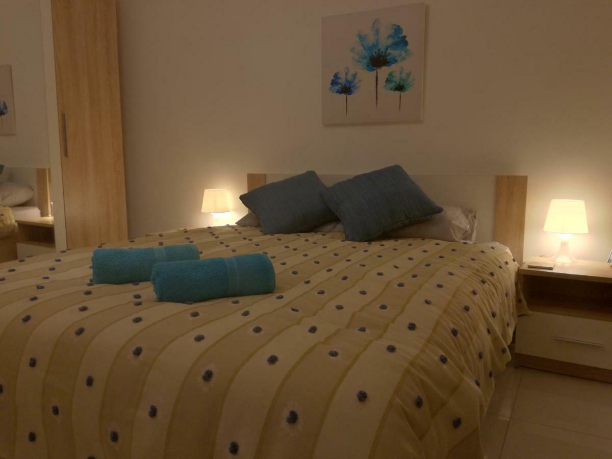 No8 @ Seabreeze Court Appartement Mellieħa Buitenkant foto