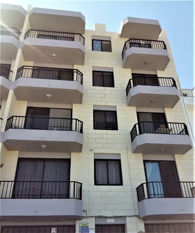 No8 @ Seabreeze Court Appartement Mellieħa Buitenkant foto